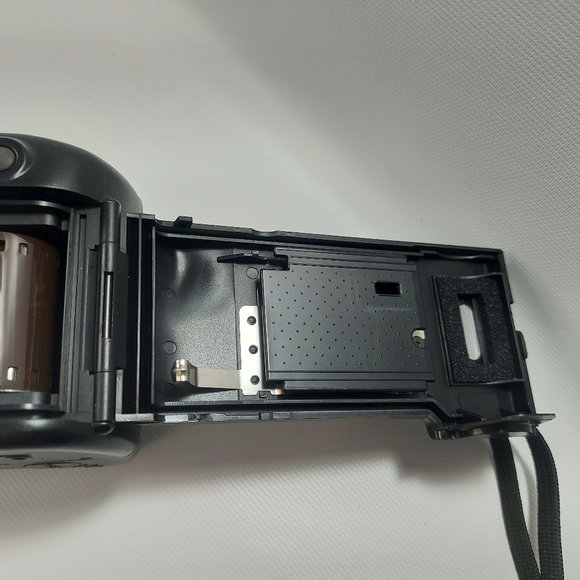 Vivitar 320 Z Power Zoom 35mm Film Camera, Series 1 Auto Focus Lens - Picture 6 of 6